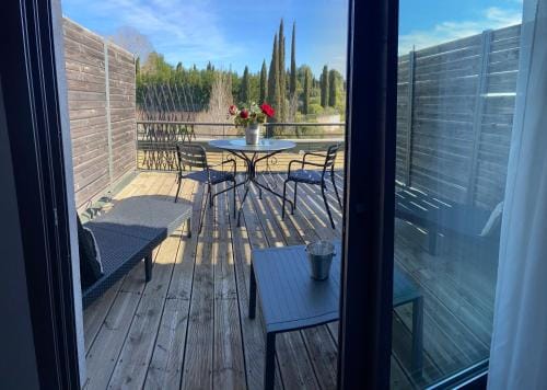Les Terrasses D'Aix - Studio avec Grande Terrasse privee Hotel in Aix-en-Provence