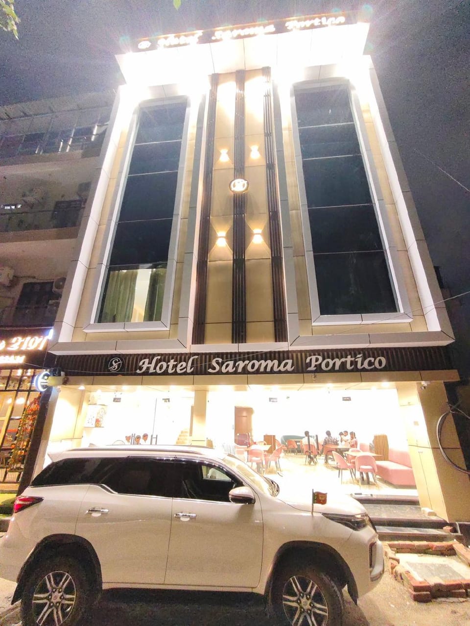 Hotel Saroma Portico  Bed and Breakfast in Uttar Pradesh