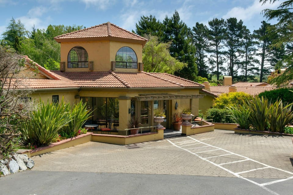 Sonoma Coast Villa and Spa Inn in Sonoma County