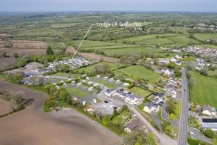 Maple - Near Folly Farm, Cosy Retreat Hotel in Wales
