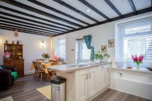 Rose Cottage - 3 Bedroom - Murton Mumbles Hotel in Wales