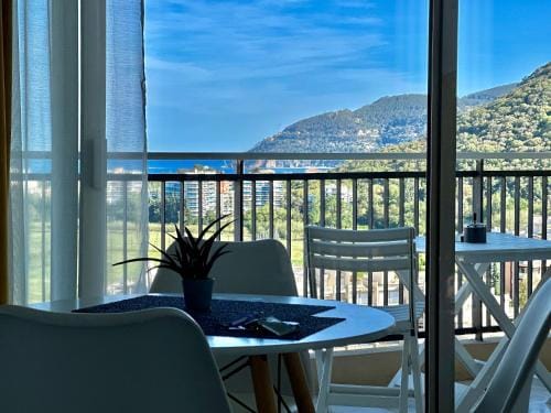 My Resid Appart Cannes Marina vue piscine Hotel in Mandelieu-La Napoule