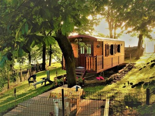 La Gypsy Caravan Lodge in Hauts-de-France