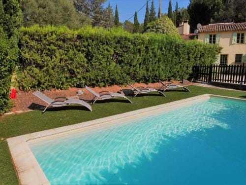 Le Mas des Oliviers Hotel in Salernes