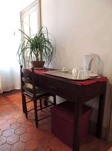 Maison Romane 1136 Hotel in Bourgogne-Franche-Comté
