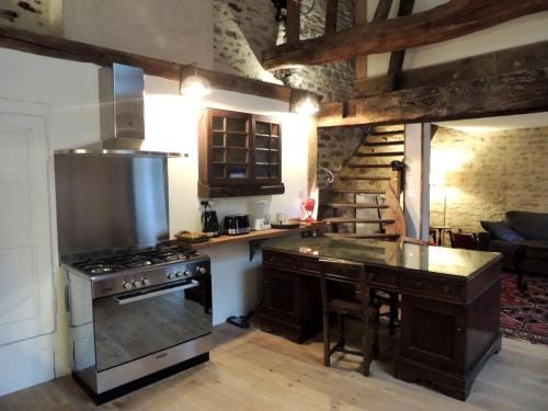 Maison Romane 1136 Hotel in Bourgogne-Franche-Comté
