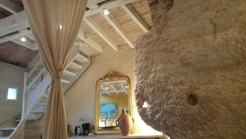 Troglodyte loft Hotel in Centre-Val de Loire