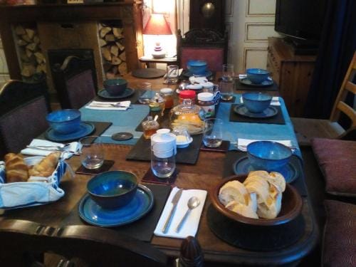 3 Place des Arbres, Chambres D'Hotes, Felletin Hotel in Auvergne-Rhône-Alpes