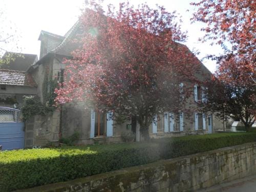 3 Place des Arbres, Chambres D'Hotes, Felletin Hotel in Auvergne-Rhône-Alpes