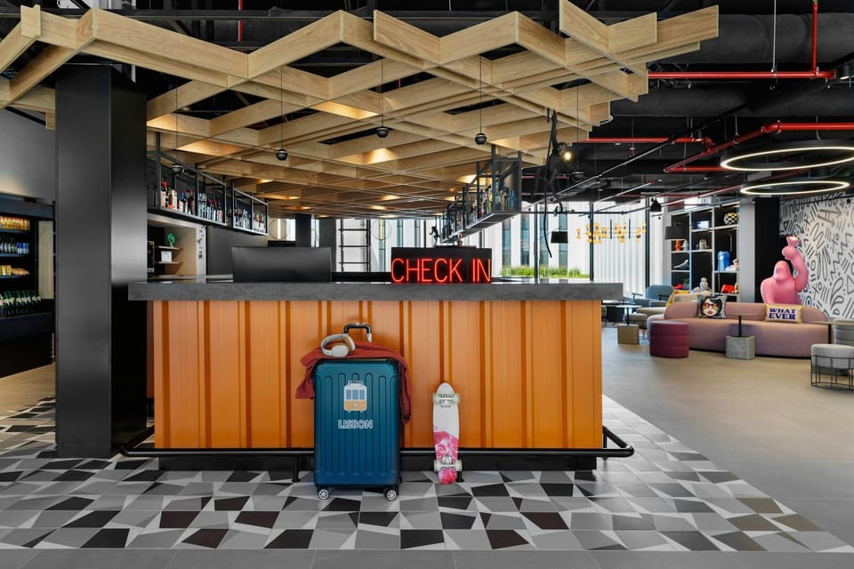 Moxy Alfragide Lisboa Hotel in Lisbon