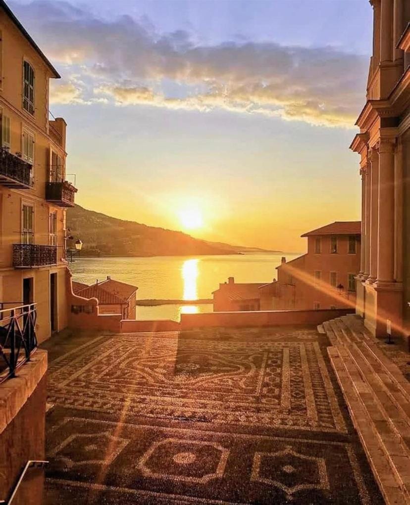Studio La Pietonne-plage-clim Hotel in Menton