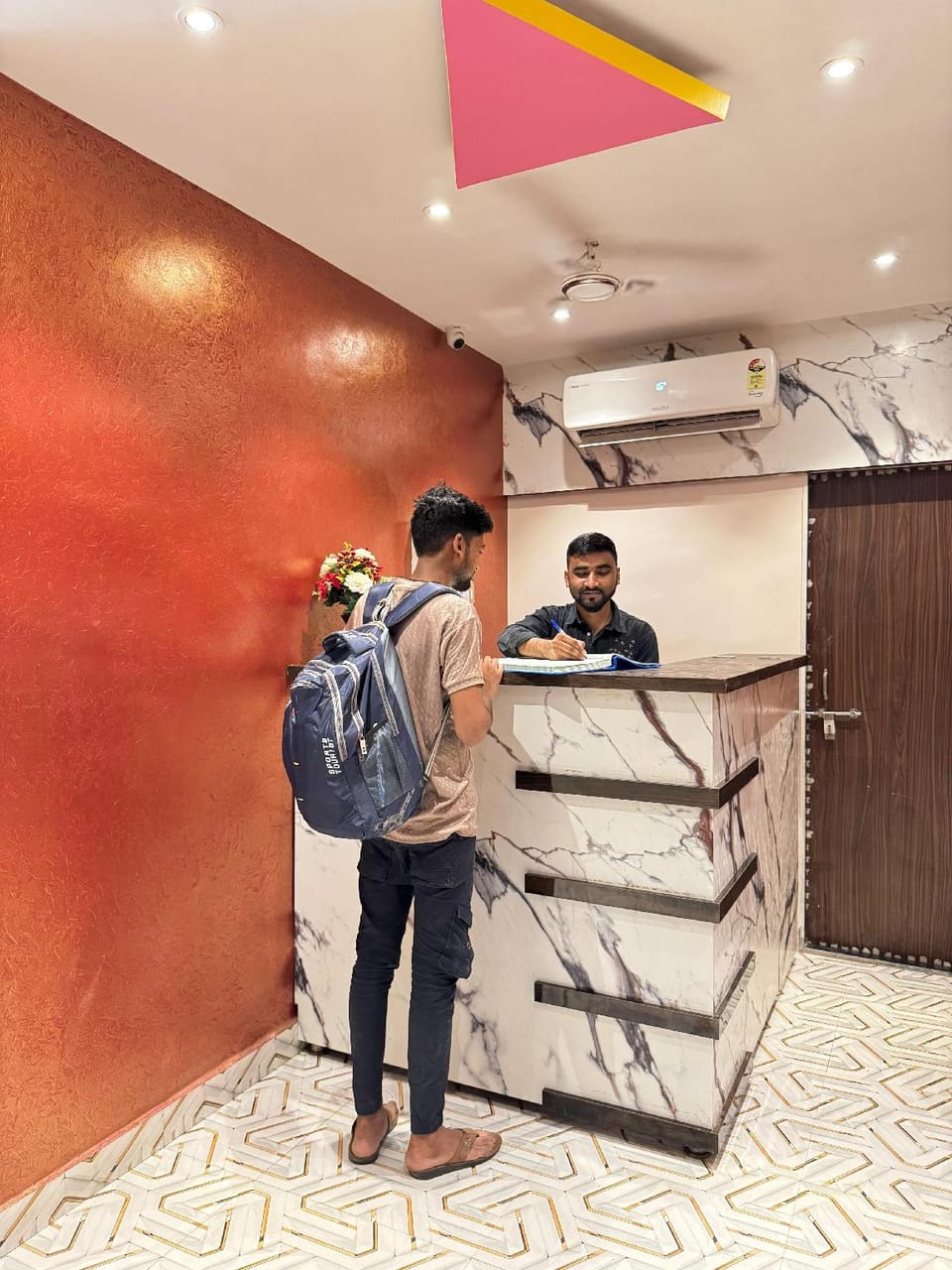 Hotel Rishi Palace Hotel in Mumbai