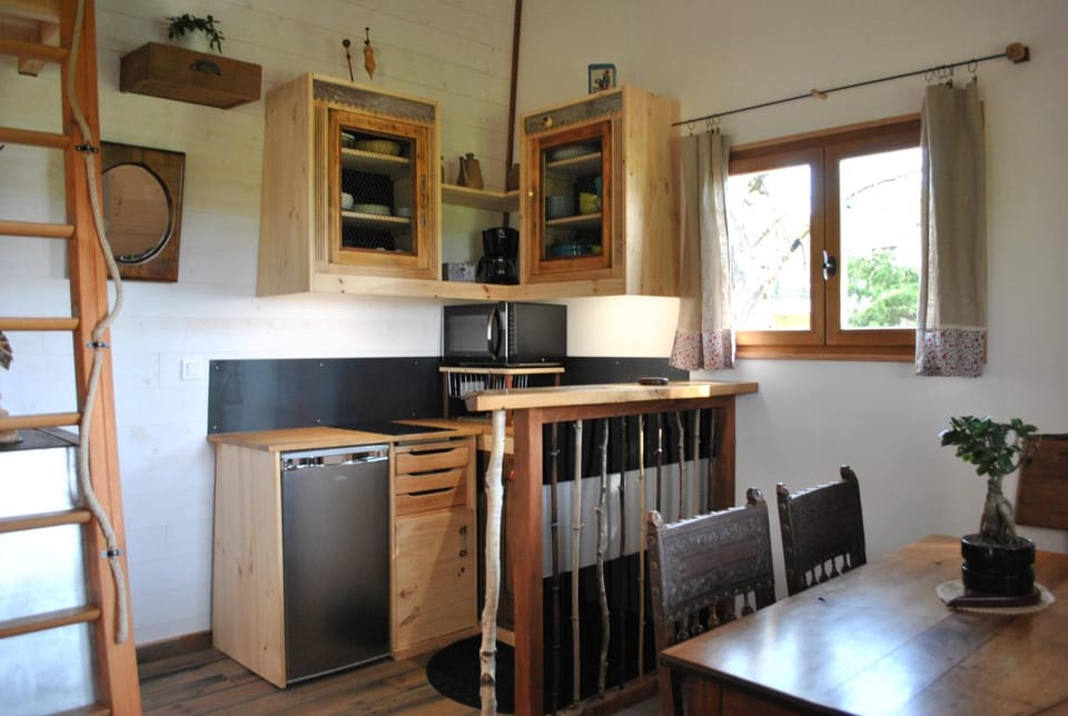 L'Etournelle - Cabane Perchee Lodge in Auvergne-Rhône-Alpes