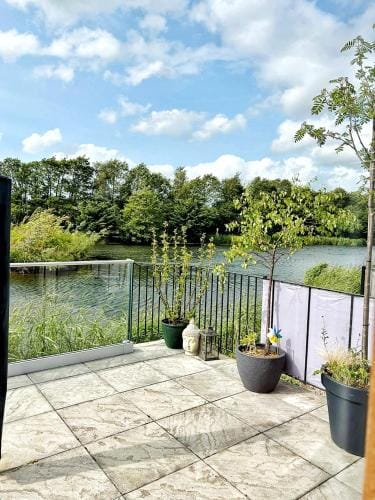 Lakeside Lodge Retreat, with Roof Deck - Golf & Spa, Gleneagles Lodge in Scotland