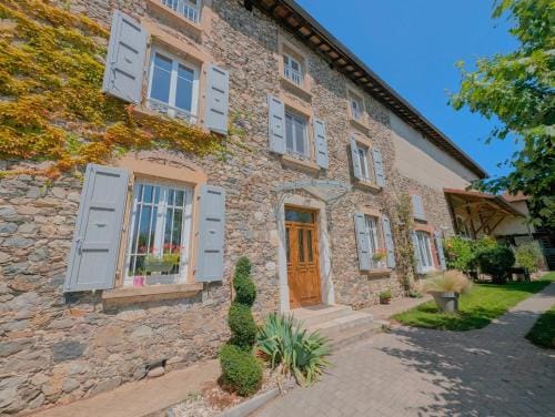 La Maison d'Arlette - Maison d'Hote et Gite au coeur de l'Isere a 10 mn de Voiron, capitale de la Ch Hotel in Auvergne-Rhône-Alpes