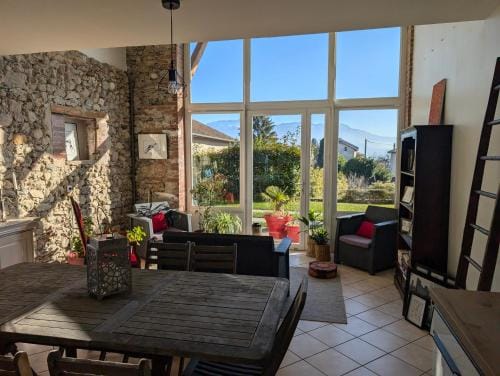 La Maison d'Arlette - Maison d'Hote et Gite au coeur de l'Isere a 10 mn de Voiron, capitale de la Ch Hotel in Auvergne-Rhône-Alpes