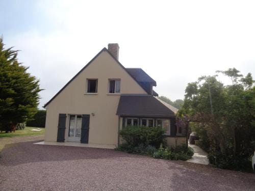 Normandie Cosy Apt rdc independant bien equipe dans maison confortable terrasse grand jardin clos sa Hotel in Normandy