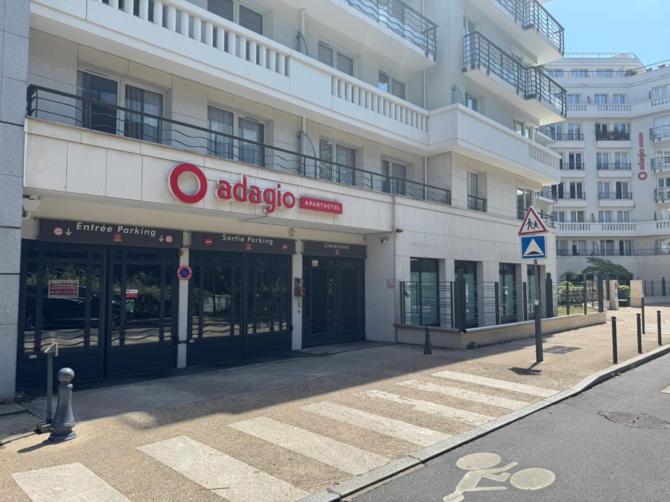 ALTAMIRA (Paris Expo - Porte de Versailles) Hotel in Issy-les-Moulineaux