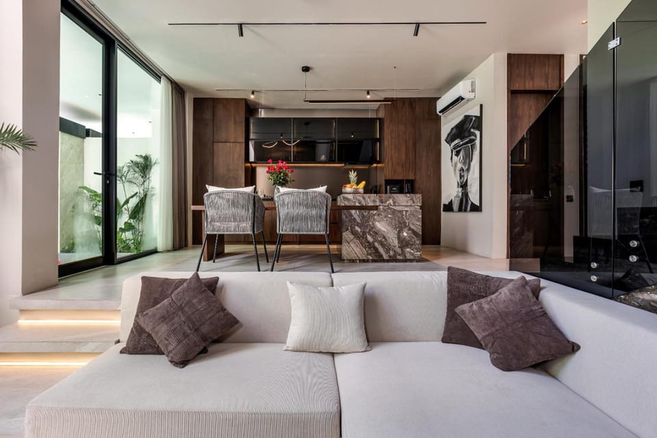 Alex Villas Grey and White Hotel in North Kuta