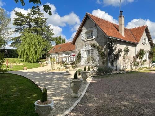 Sans Souci Bed and Breakfast Luxe Heated Pool and Restaurant Hotel in Centre-Val de Loire