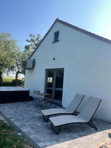 Casa Terra - Landelijk gastenverblijf met jacuzzi en IR-sauna Hotel in Koksijde