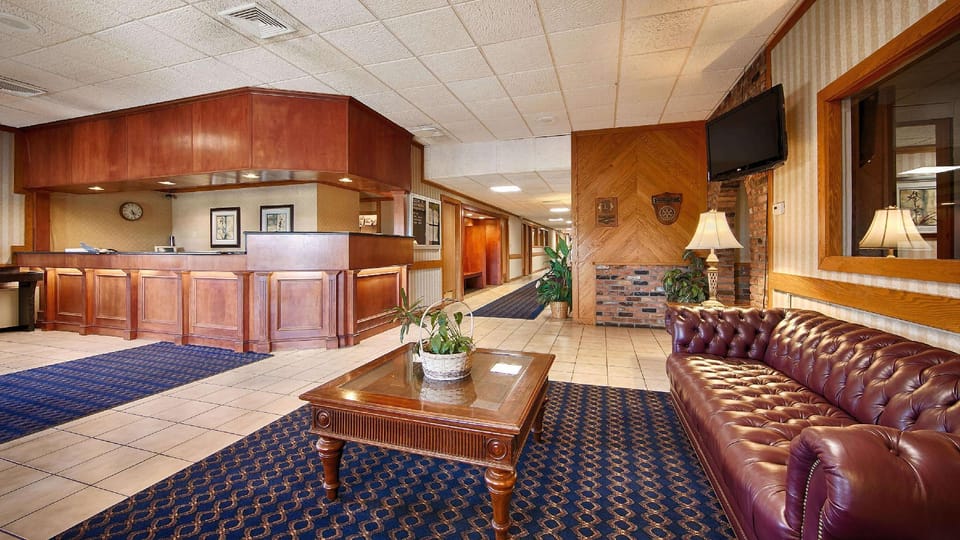 Best Western Woodhaven Inn Hotel in Lake Erie