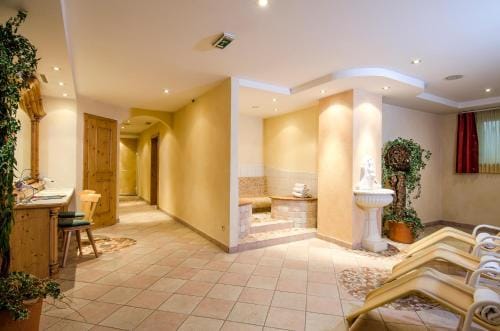 Hotel Garni Siegele - inklusive Silvretta-Card PREMIUM Hotel in Ischgl