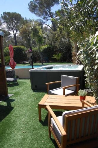 Le Clos des Barelles Hotel in Six-Fours-les-Plages
