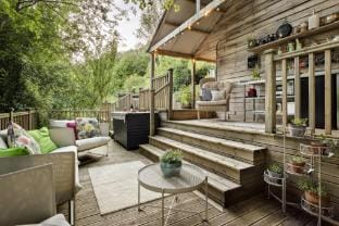 The Hut  Rawsons in Levens Hotel in England