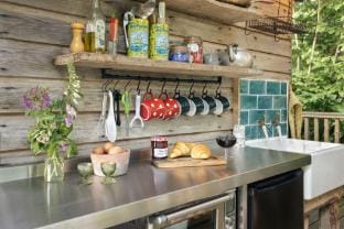 The Hut  Rawsons in Levens Hotel in England