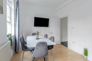 Charming & Spacious 3BR 2BR House in Paddington! Hotel in City of Westminster
