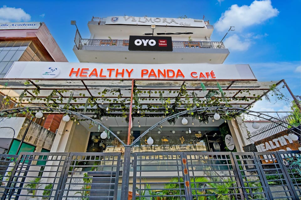 Hotel O VELMORA HOTEL Hotel in Lucknow