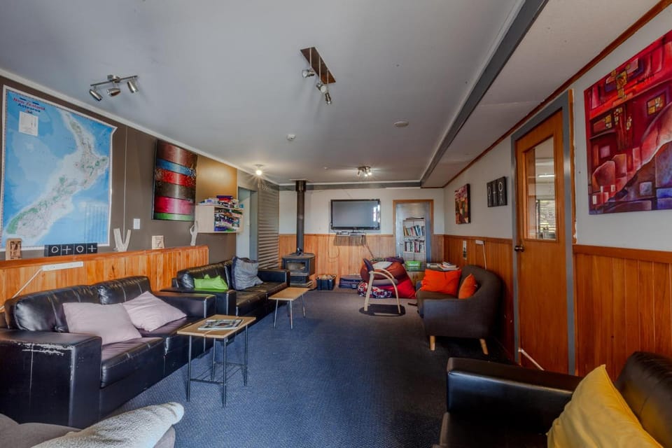 Ivory Towers Backpackers Lodge Hostel in West Coast