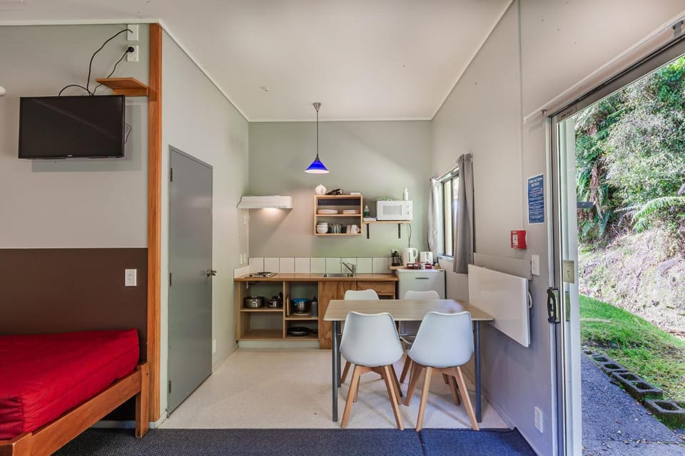 Ivory Towers Backpackers Lodge Hostel in West Coast