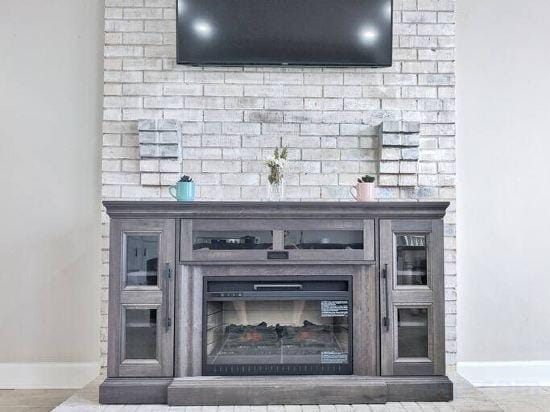 Spacious Suite with Fireplace and Scenic Views - Elegant Retreat Hotel in Clarksville