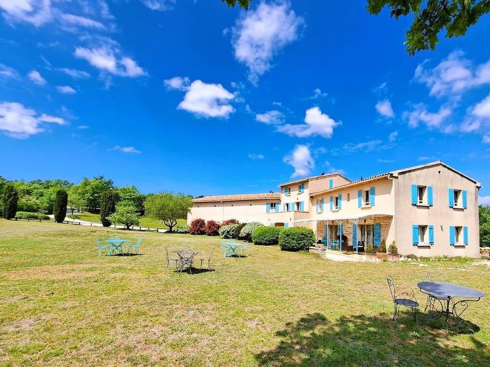 Cante Grillet - 295 Chemin des Contards - 84480 Lacoste Hotel in Lacoste