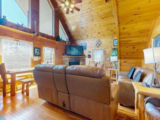 An Indian Dream Cabin Hotel in Pigeon Forge