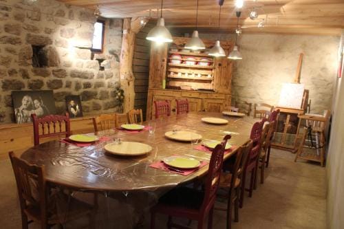 Les Cremades Hotel in Auvergne-Rhône-Alpes