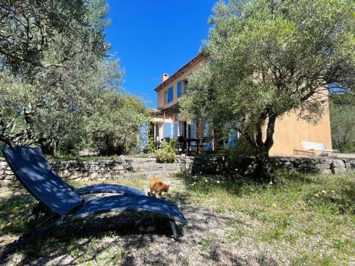 Les Chardons Bleus Hotel in Lorgues