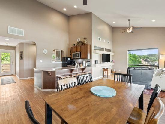 Stunning Lake Views and Direct Dock Access - Charming Vineyard Retreat Hotel in Lago Vista