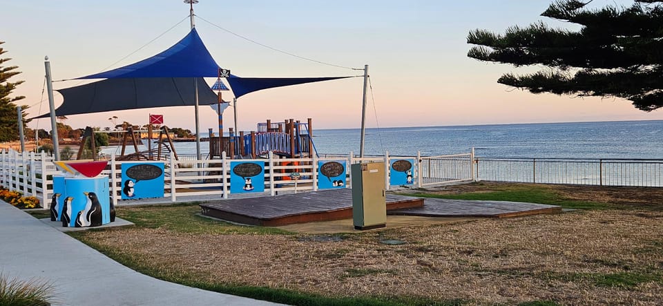 Penguin Retreat Hotel in Penguin