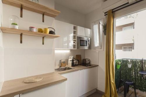 Nicelidays - Le Berlioz - city central - 7min from beaches Hotel in Nice