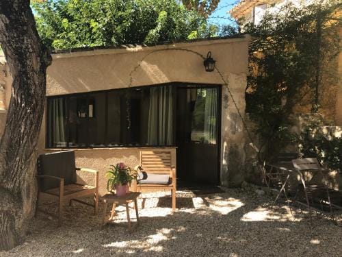 Bastide Bellugue Maison d'hotes reseau Bienvenue a La Ferme a 3 minutes de Lourmarin Hotel in Provence-Alpes-Côte d'Azur