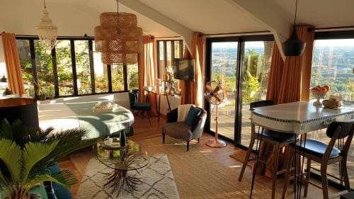 lodge-belvedere sur les hauteurs de vichy Lodge in Auvergne-Rhône-Alpes