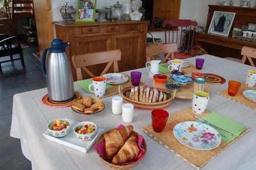 B&B La Maison Des Collines Autour Chambres d'hotes Hotel in Auvergne-Rhône-Alpes