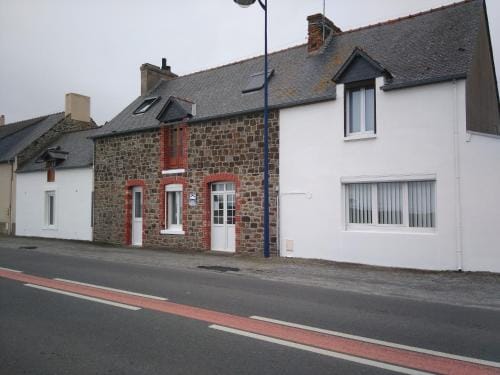 Les Greniers De Blanche Hotel in Brittany