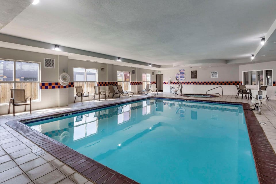 Quality Inn & Suites I-35 E/Walnut Hill Hotel in Irving