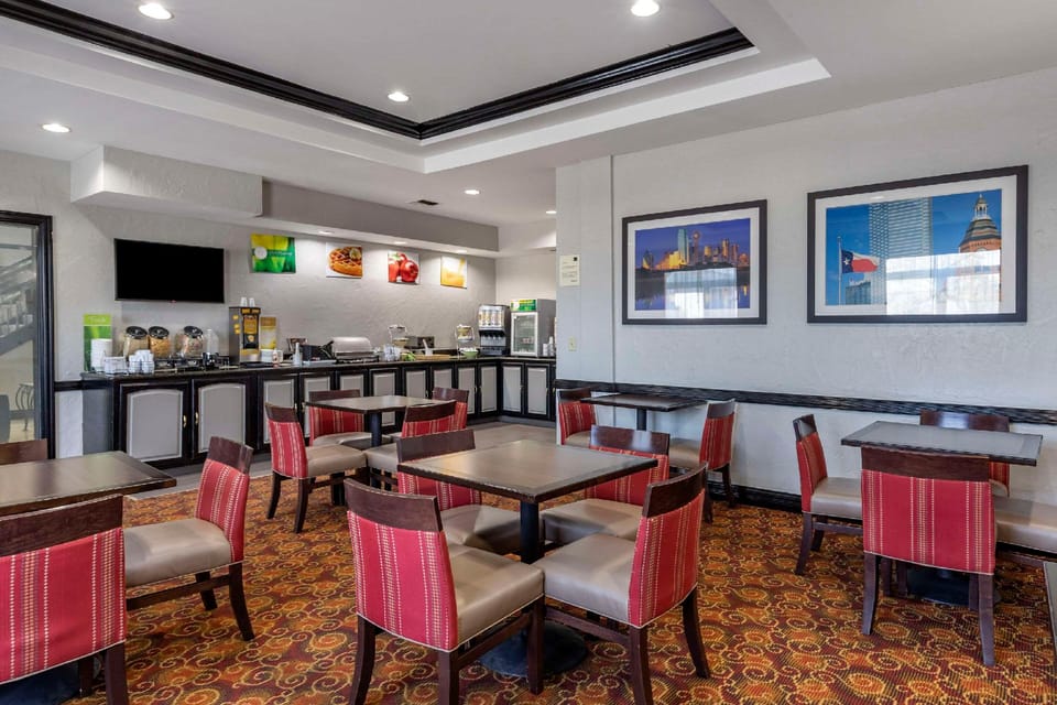 Quality Inn & Suites I-35 E/Walnut Hill Hotel in Irving