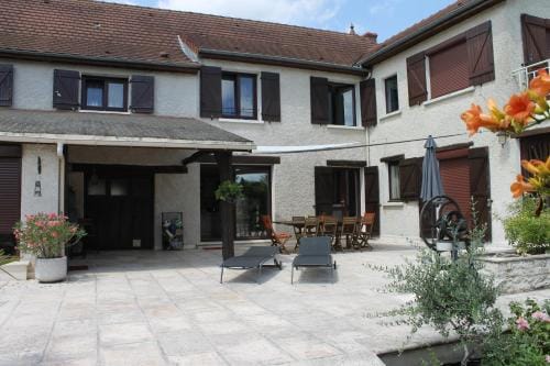 Les Laurentides Hotel in Jura