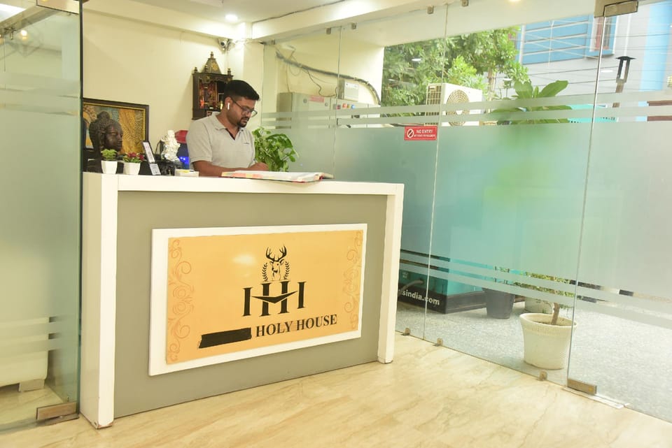 Hotel Holy House Hotel in Gurugram